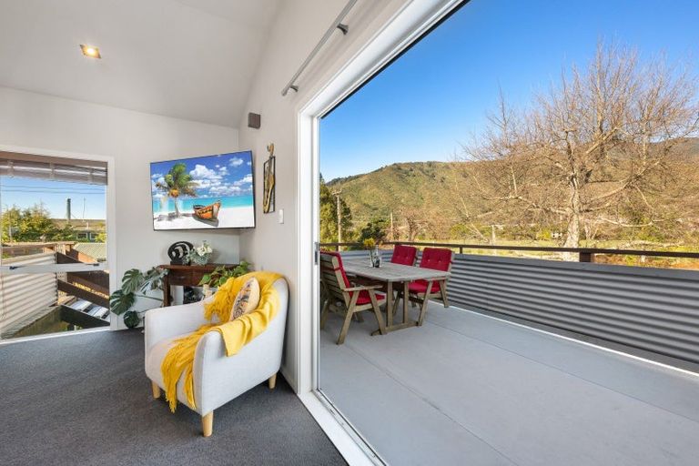 Photo of property in 14 Beach Road, Waikawa, Picton, 7220
