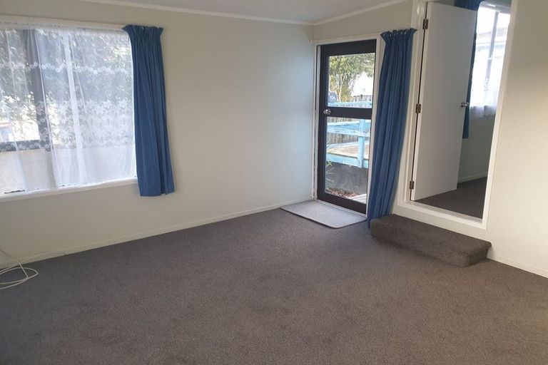 Photo of property in 12 Edwin Freeman Place, Ranui, Auckland, 0612