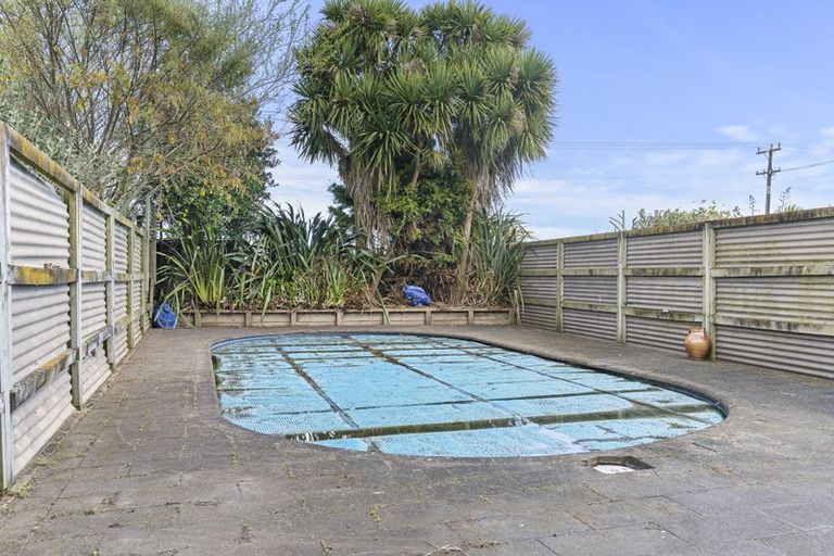 Photo of property in 71 Mountain Road, Sentry Hill, New Plymouth, 4373