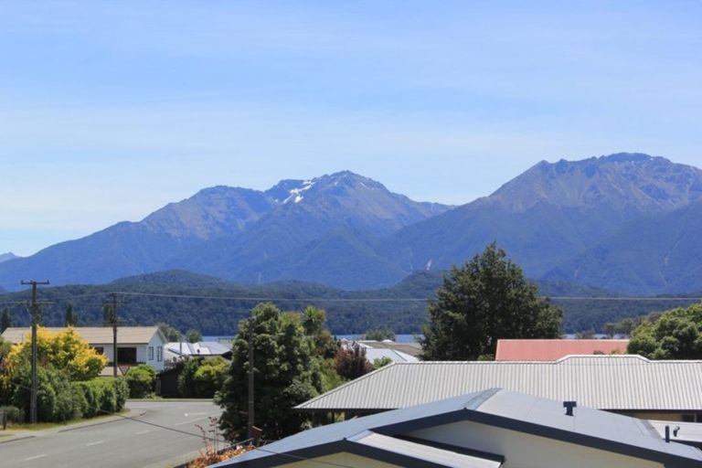 Photo of property in 28 Pompolona Street, Te Anau, 9600