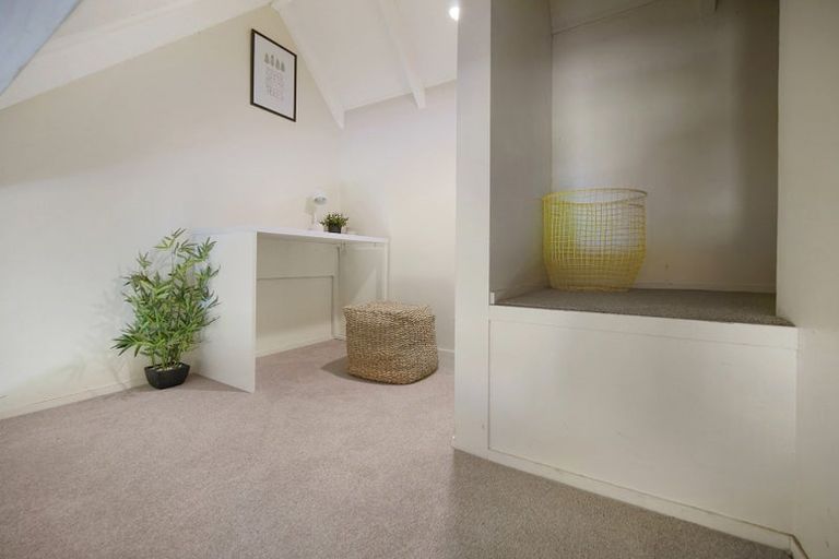 Photo of property in 1/22 Rangatira Road, Birkenhead, Auckland, 0626