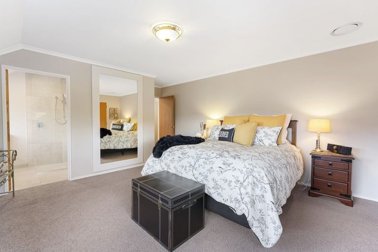 Photo of property in 14 Hanmer Place, Highbury, Palmerston North, 4412