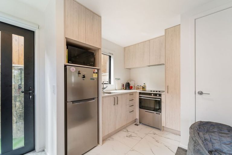 Photo of property in 2/102 Millbrook Road, Sunnyvale, Auckland, 0612