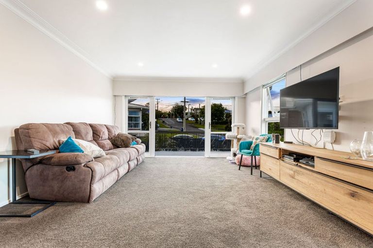 Photo of property in 15 Divich Avenue, Te Atatu South, Auckland, 0610