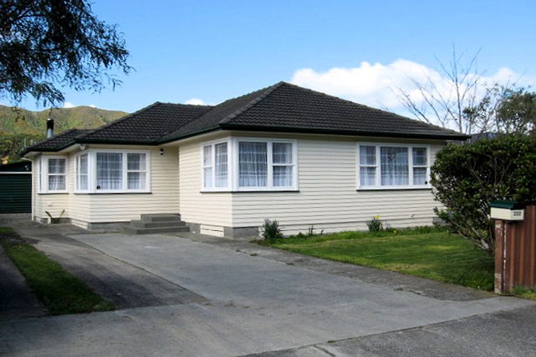 Photo of property in 222 Wellington Road, Wainuiomata, Lower Hutt, 5014