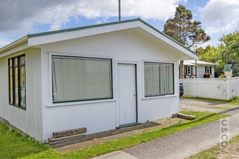 Photo of property in 18 School Road, Riverhead, 0820