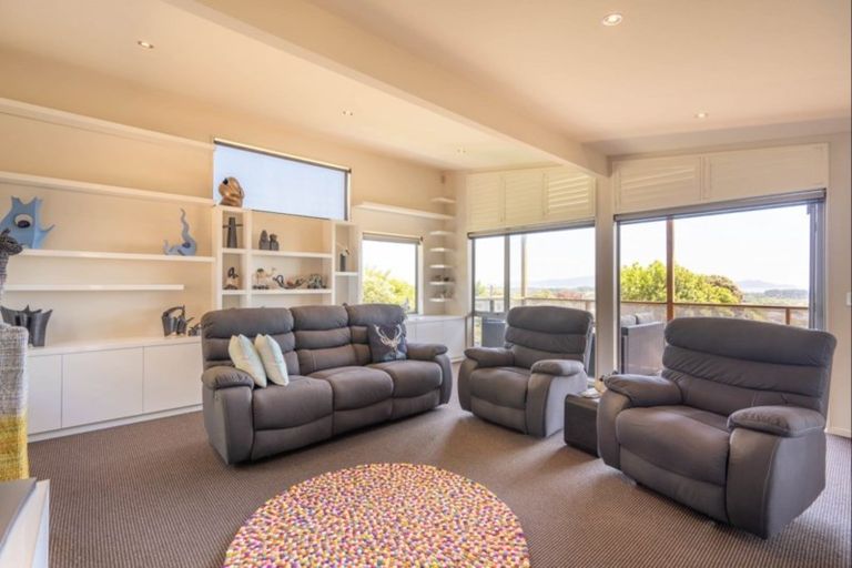 Photo of property in 37a Kotare Street, Waikanae, 5036