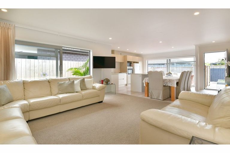 Photo of property in 43b Doment Crescent, Orewa, 0931