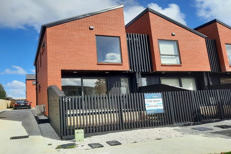 Photo of property in 121c Reeves Road, Pakuranga Heights, Auckland, 2010