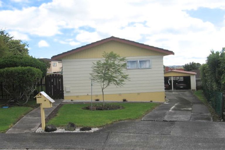 Photo of property in 16 Kingussie Place, Highland Park, Auckland, 2010