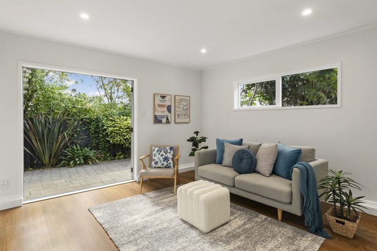 Photo of property in 71 Churton Drive, Churton Park, Wellington, 6037