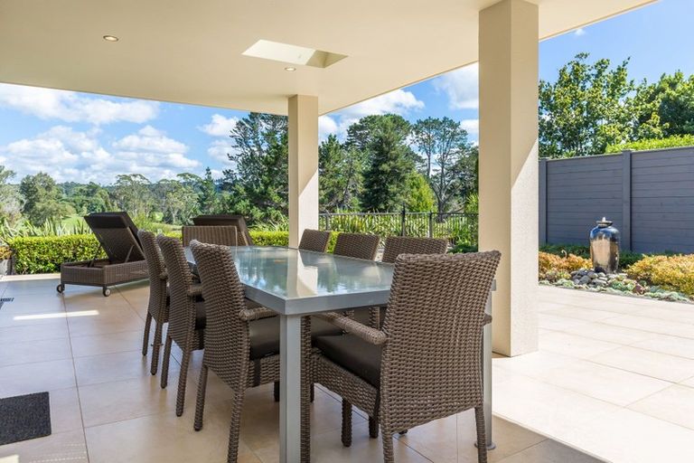 Photo of property in 52 English Oak Drive, Schnapper Rock, Auckland, 0632