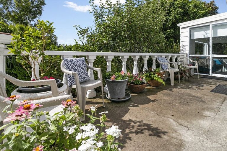 Photo of property in 1/6 Mahuta Grove, Northcote, Auckland, 0627