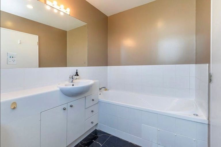 Photo of property in 28 Mayfair Street, Riccarton, Christchurch, 8011