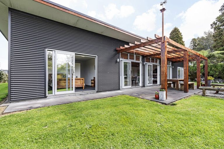 Photo of property in 225 Awai Road, Tarurutangi, New Plymouth, 4372