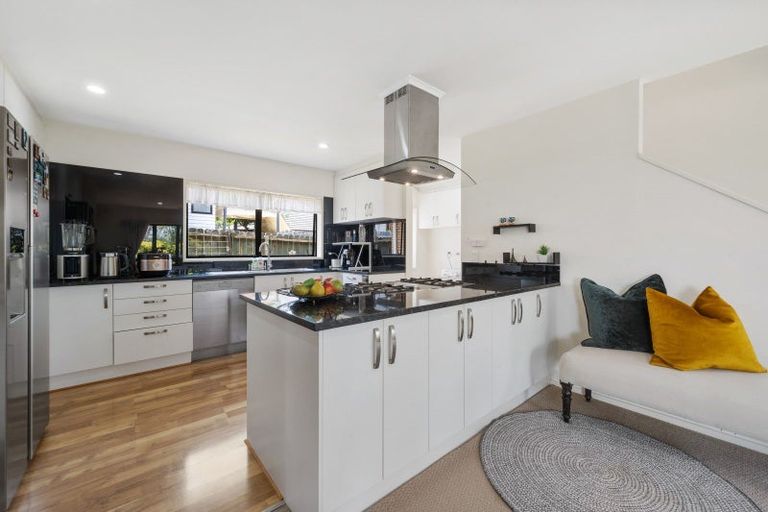 Photo of property in 5/7 Eske Place, Highland Park, Auckland, 2010