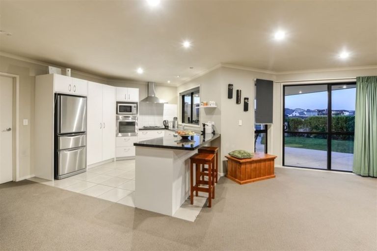 Photo of property in 87 Farnborough Drive, Grandview Heights, Hamilton, 3200