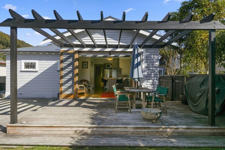 Photo of property in 17 Burnside Street, Waterloo, Lower Hutt, 5011