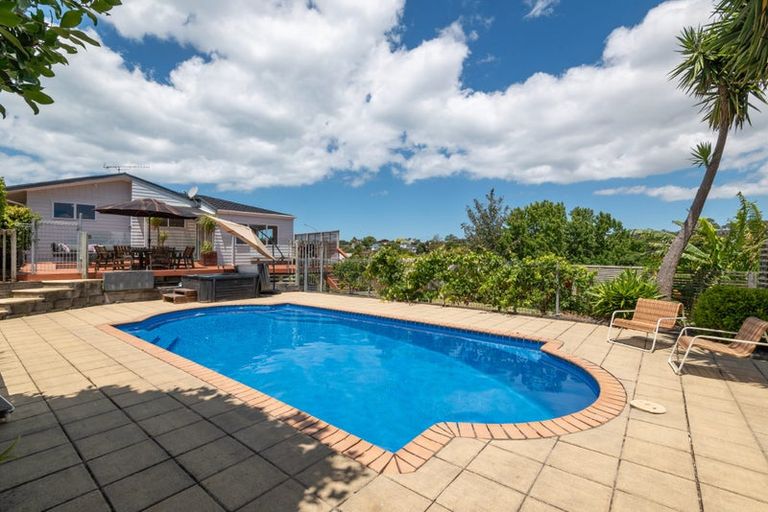 Photo of property in 7 Charmaine Road, Torbay, Auckland, 0630