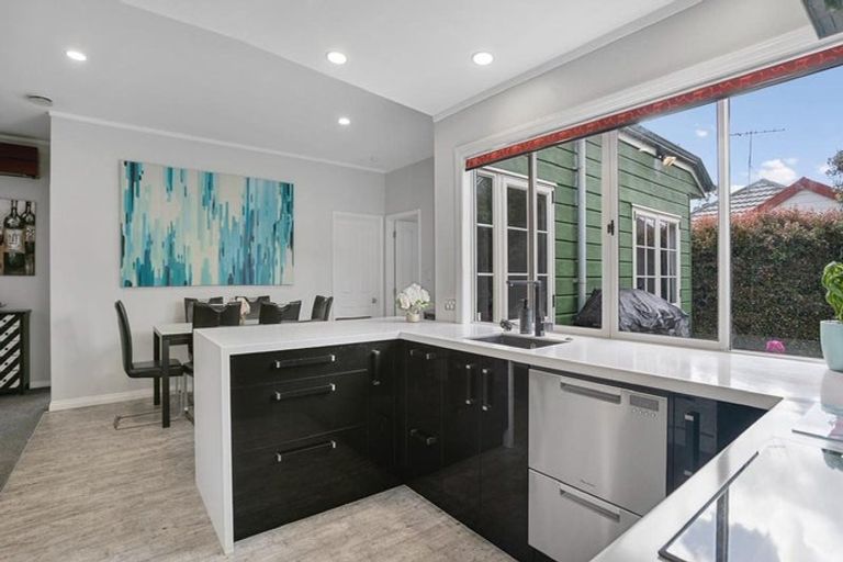 Photo of property in 11 Rifleman Rise, Unsworth Heights, Auckland, 0632