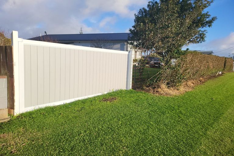 Photo of property in 246 Hepburn Road, Glendene, Auckland, 0602