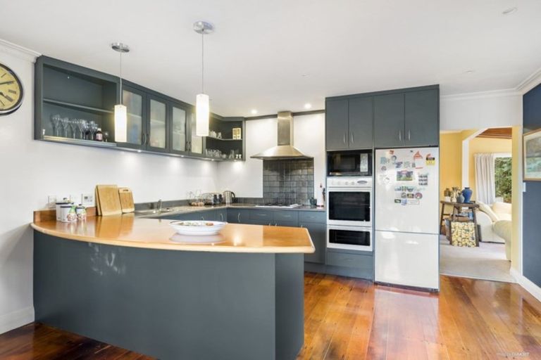 Photo of property in 93 Northland Road, Northland, Wellington, 6012