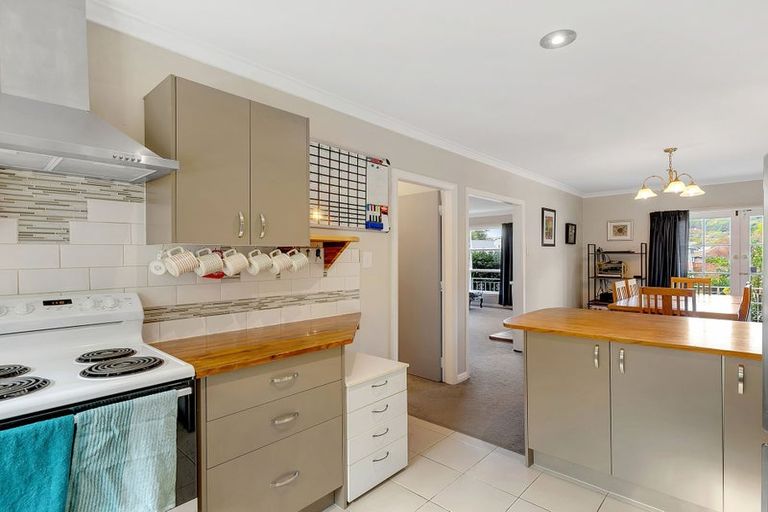 Photo of property in 46 Kiwi Crescent, Tawa, Wellington, 5028