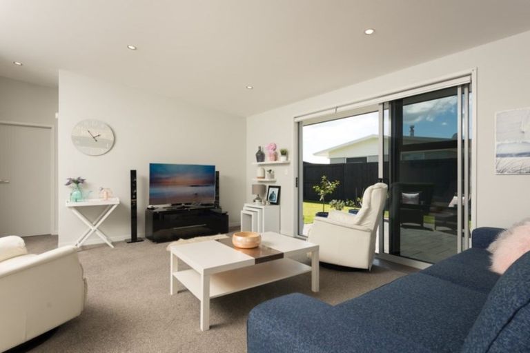 Photo of property in 5 Coutts Street, Papamoa Beach, Papamoa, 3118