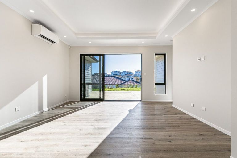 Photo of property in 16 Captain Rings Drive, Papakura, 2110