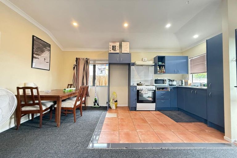 Photo of property in 13 Hindmarsh Street, Henderson, Auckland, 0612