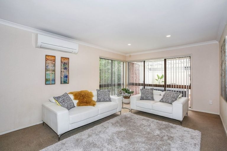 Photo of property in 8 Brockton Avenue, Conifer Grove, Takanini, 2112