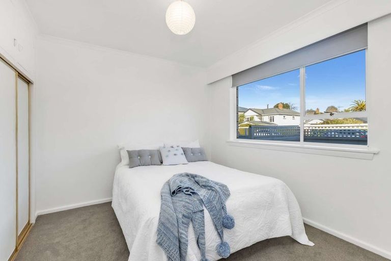 Photo of property in 2/13 Avenue Road, West End, Timaru, 7910