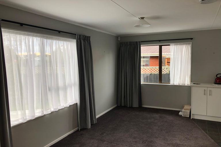 Photo of property in 37 Suzanne Grove, Kelvin Grove, Palmerston North, 4414