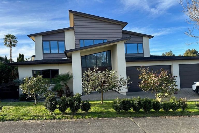 Photo of property in 5 Gibbston Crescent, Flat Bush, Auckland, 2016
