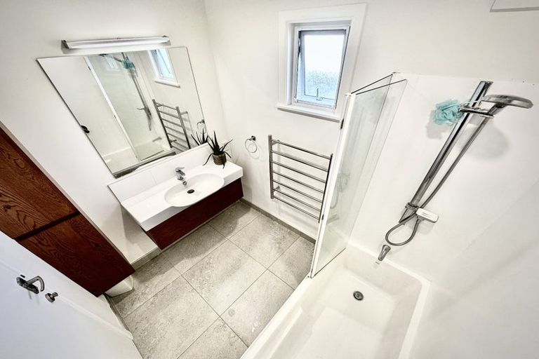 Photo of property in 1 Arahia Street, Northcote, Auckland, 0627