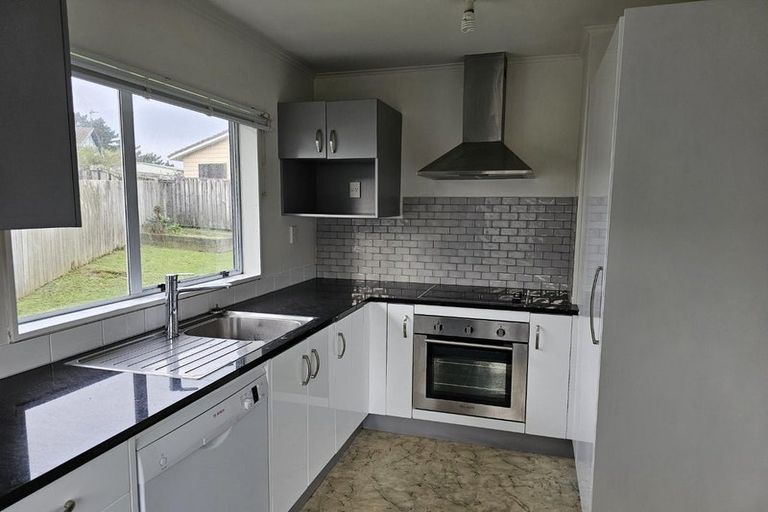 Photo of property in 33 Guadeloupe Crescent, Grenada Village, Wellington, 6037