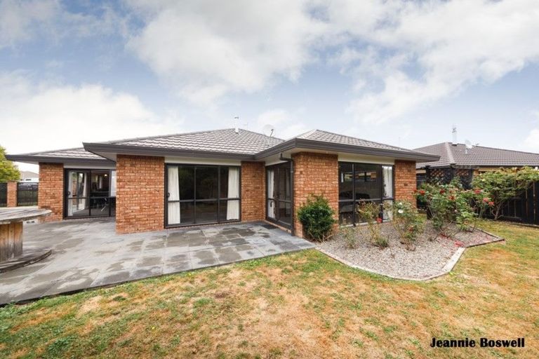 Photo of property in 40 Tennyson Avenue, Kelvin Grove, Palmerston North, 4414