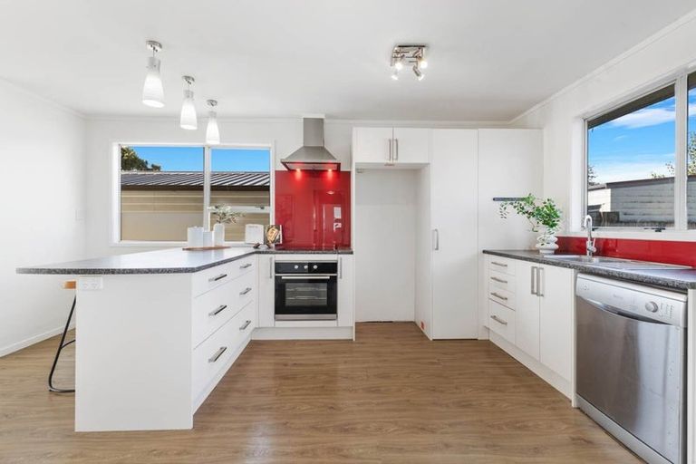 Photo of property in 15 Tyndrum Place, Highland Park, Auckland, 2010