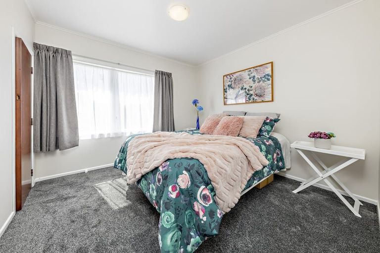 Photo of property in 24 President Avenue, Papakura, 2110