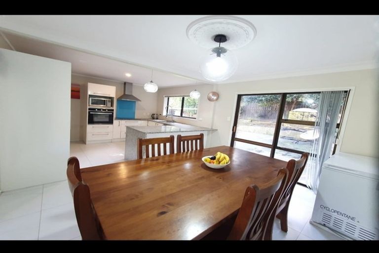 Photo of property in 24 Eugenia Rise, Totara Heights, Auckland, 2105