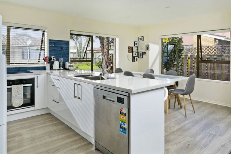 Photo of property in 1/4 Ti Nana Crescent, Henderson, Auckland, 0610