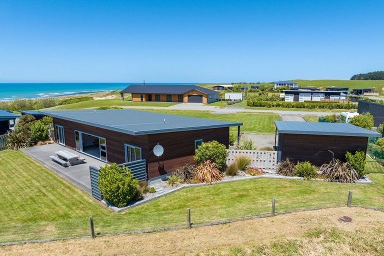 Photo of property in 18 Rochdale Road, Riversdale Beach, Masterton, 5872