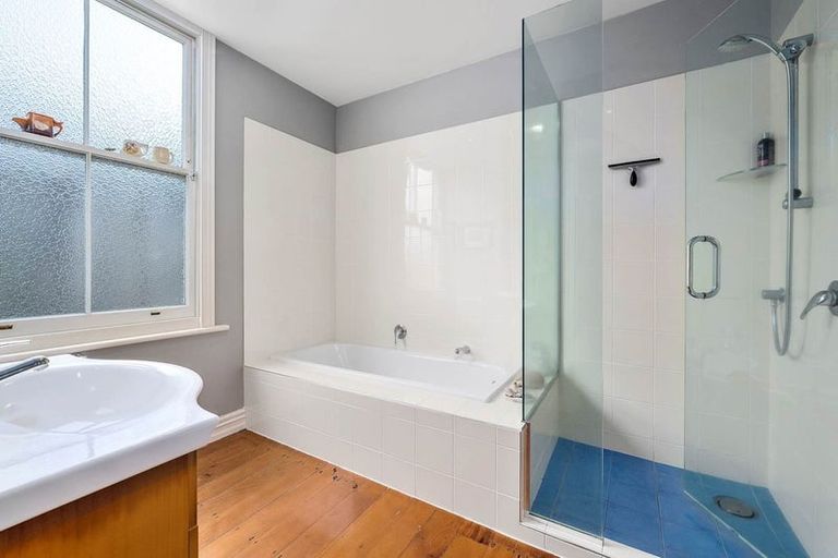 Photo of property in 5 Shoal Bay Road, Devonport, Auckland, 0624