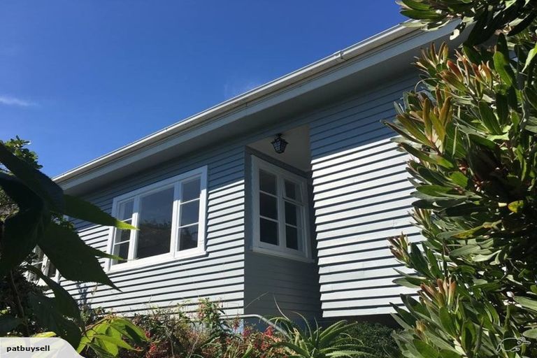 Photo of property in 18 Bell Street, Tawa, Wellington, 5028