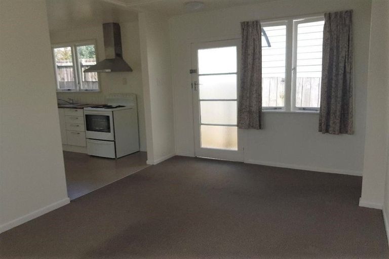 Photo of property in 1/10 Blease Street, New Lynn, Auckland, 0600