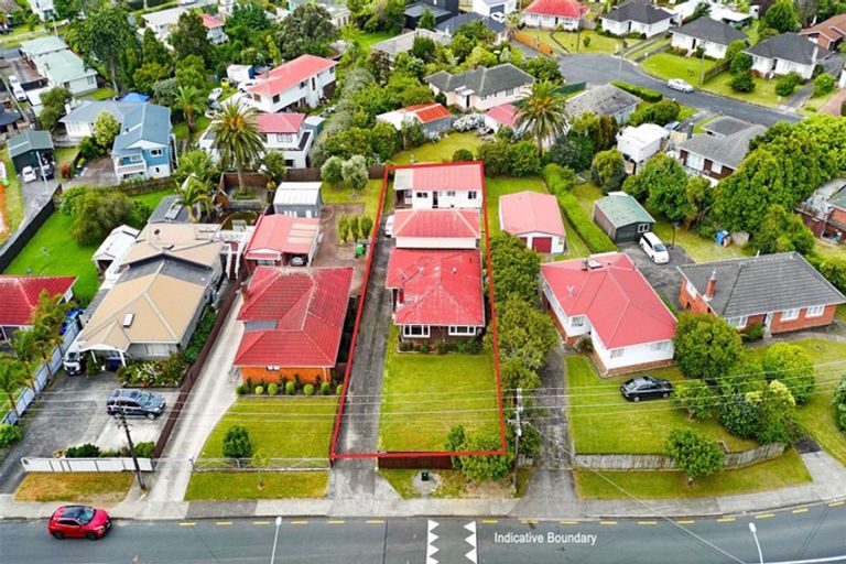 Photo of property in 13 Vodanovich Road, Te Atatu South, Auckland, 0610
