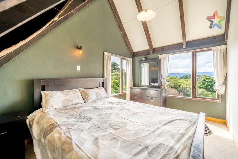 Photo of property in 22 Maungaraki Road, Korokoro, Lower Hutt, 5012