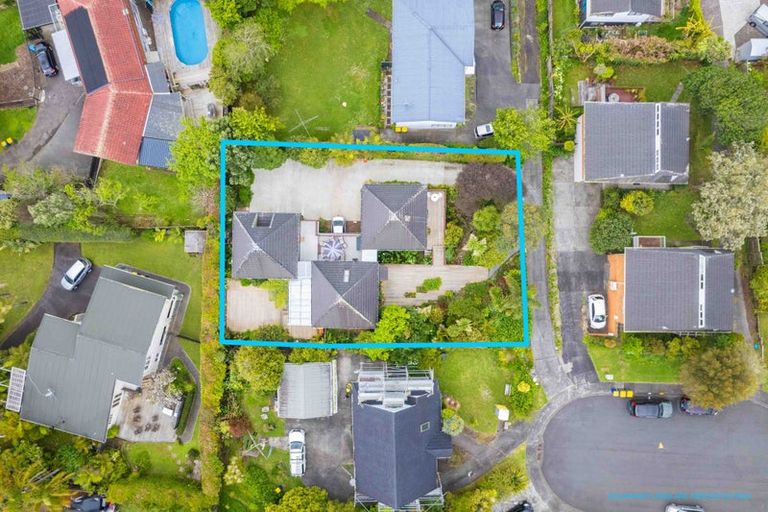 Photo of property in 48 Pokapu Street, Titirangi, Auckland, 0600