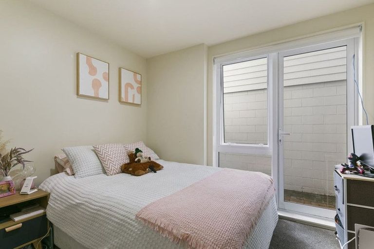 Photo of property in Pirie Street Townhouses, 18/35 Pirie Street, Mount Victoria, Wellington, 6011