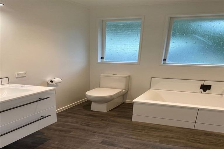 Photo of property in 11 Litchfield Place, Clarks Beach, 2122